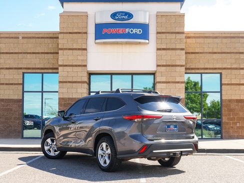 Used 2022 Toyota Highlander LE image 8
