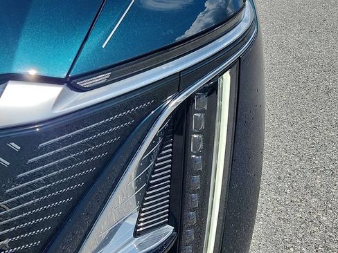 Used 2024 Cadillac Lyriq Luxury AWD/4WD image 9