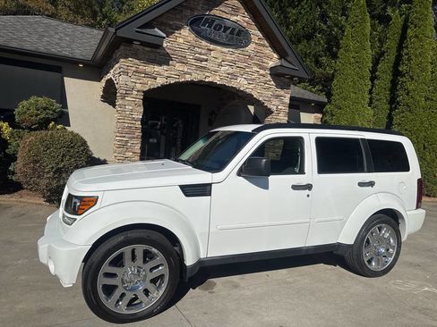 Used 2011 Dodge Nitro Heat w/ Popular Equipment Group image 2
