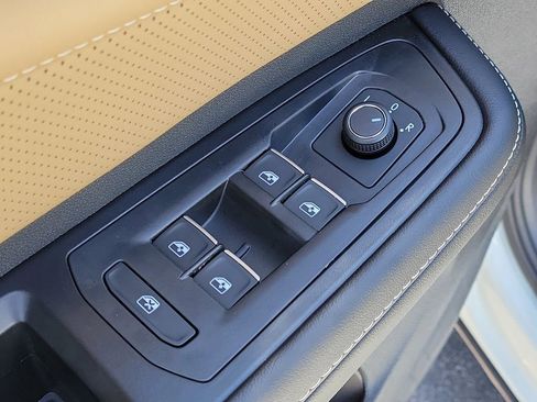 Used 2026 Volkswagen Atlas Cross Sport SE image 18