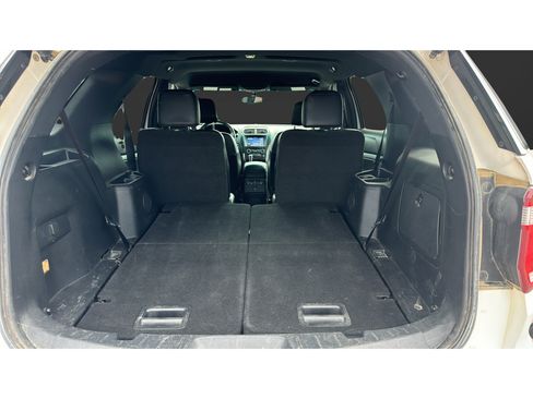 Used 2017 Ford Explorer XLT w/ Equipment Group 202A AWD/4WD image 18