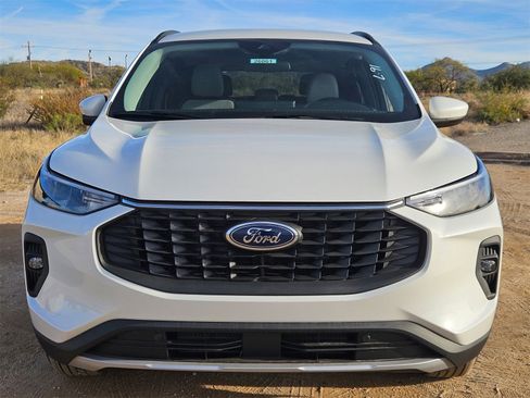 New 2026 Ford Escape SE image 2