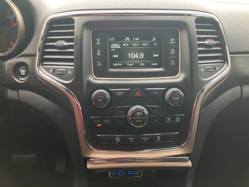 Used 2016 Jeep Grand Cherokee Laredo AWD/4WD image 19