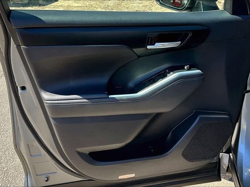 Certified 2025 Toyota Highlander XLE image 21