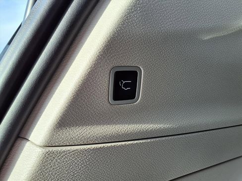 Used 2023 Chrysler Pacifica Limited image 37