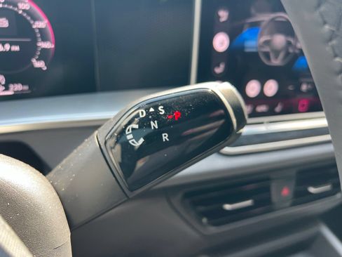 Certified 2026 Volkswagen Tiguan SE R-Line FWD image 21