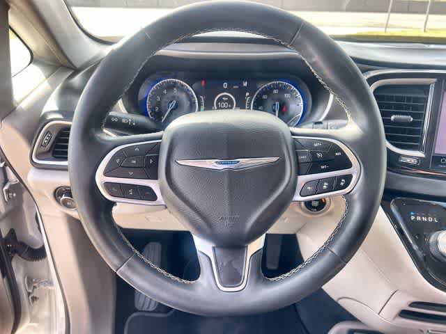 Used 2023 Chrysler Pacifica Touring-L FWD image 17