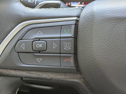 Used 2023 Jeep Grand Cherokee Limited image 31