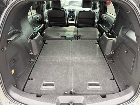 Used 2015 Ford Explorer XLT w/ Equipment Group 202B image 28