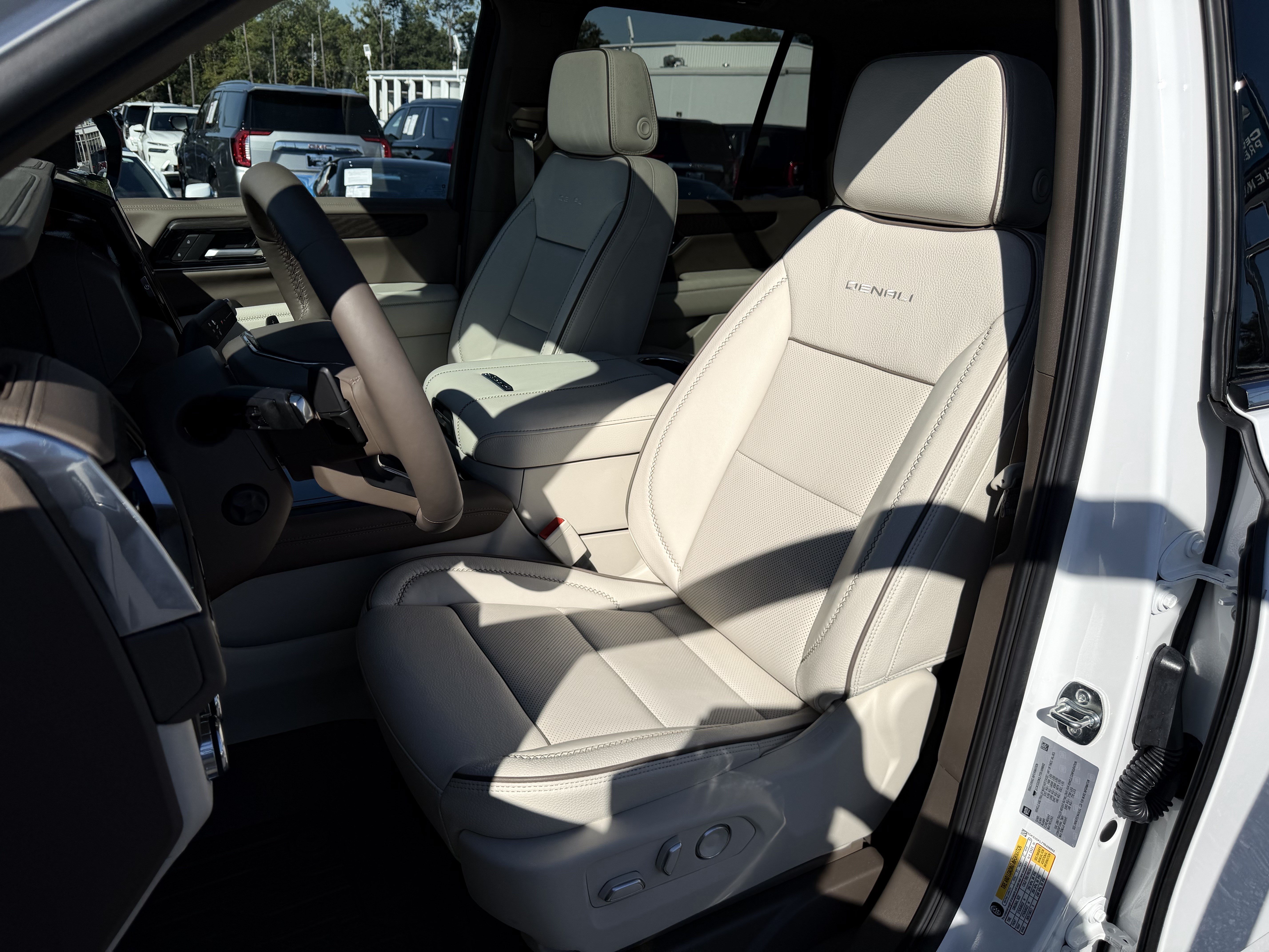 Used 2026 GMC Yukon Denali w/ Sun & Power Step Package RWD image 16