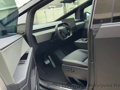 Used 2025 Tesla Cybertruck AWD Crew Cab image 2