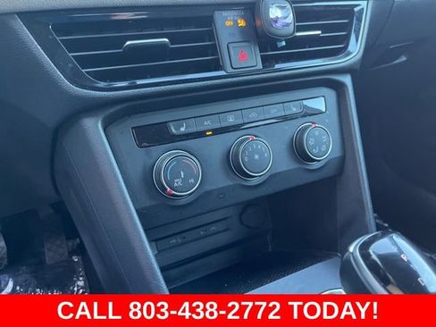 Used 2022 Volkswagen Taos SE FWD image 25