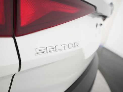 Used 2021 Kia Seltos LX AWD/4WD image 29