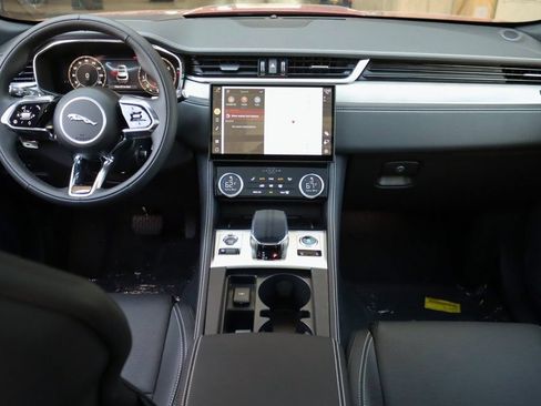 Used 2026 Jaguar F-PACE R-Dynamic S AWD/4WD image 9