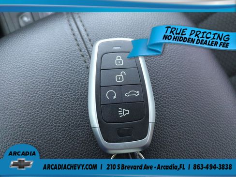 Used 2024 GMC Terrain SLE w/ Driver Convenience Package FWD image 26