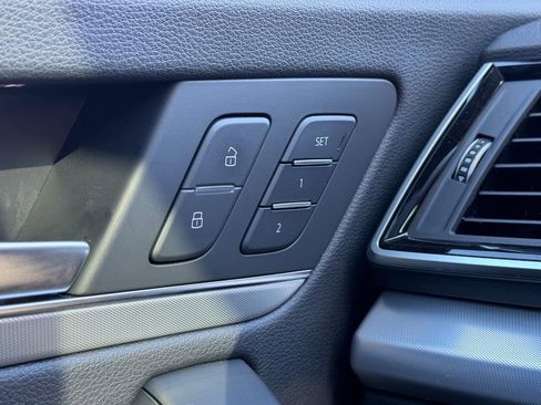 Used 2025 Audi Q5 2.0T Premium w/ Convenience Plus Package image 16