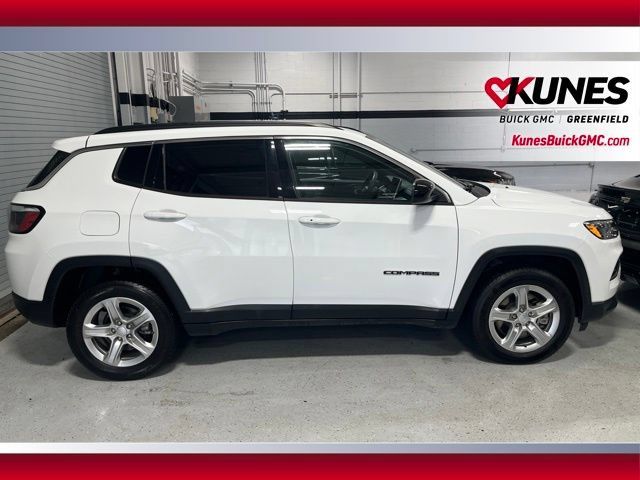 Used 2024 Jeep Compass Latitude AWD/4WD image 4
