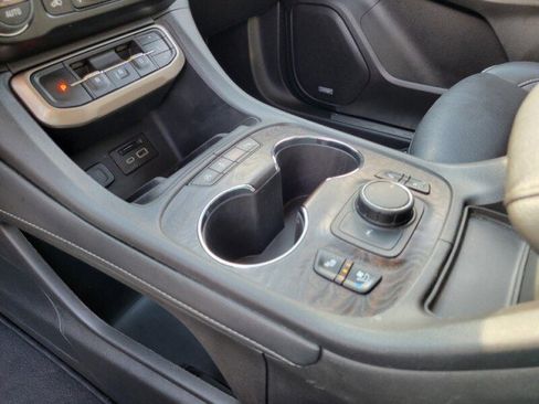 Used 2023 GMC Acadia Denali w/ Denali Ultimate Package image 23