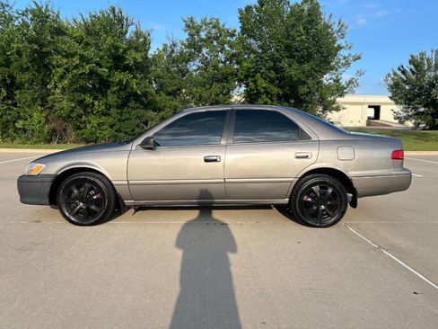 Used 2001 Toyota Camry LE FWD image 9