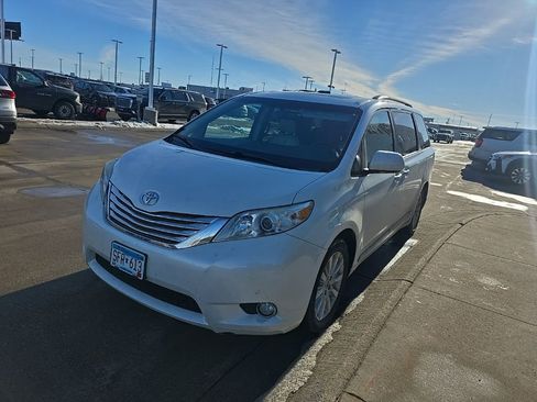 Used 2012 Toyota Sienna Limited image 2