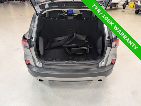 Used 2022 Ford Escape SE image 13