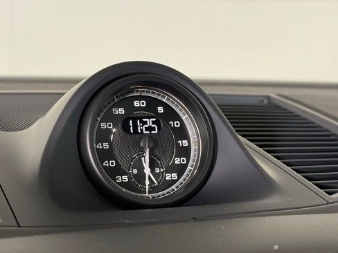 Certified 2026 Porsche Macan AWD/4WD image 31