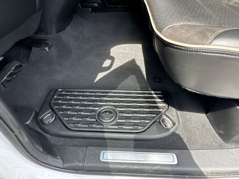 Used 2019 RAM 1500 Laramie AWD/4WD image 7