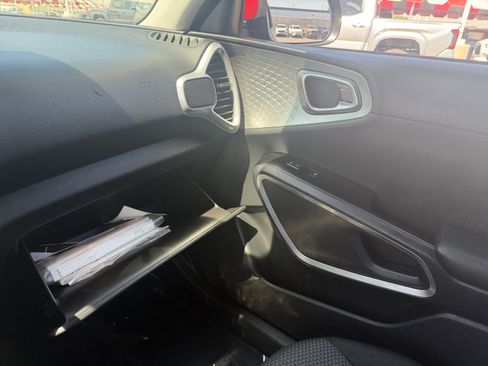 Used 2025 Kia Soul LX FWD image 24