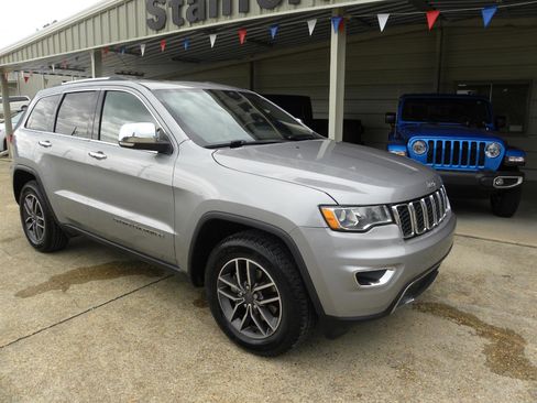 Used 2019 Jeep Grand Cherokee Limited RWD image 3