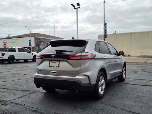 Used 2019 Ford Edge SE FWD image 2