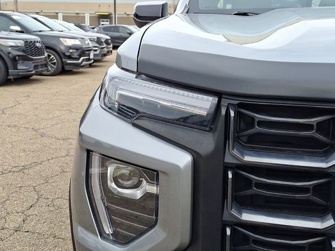 Used 2023 GMC Canyon AT4 image 9