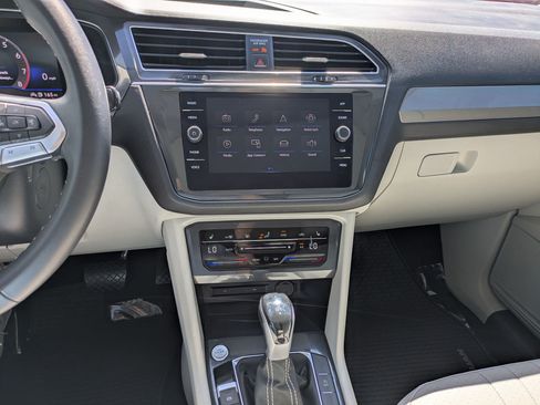 Used 2022 Volkswagen Tiguan SE AWD/4WD image 28