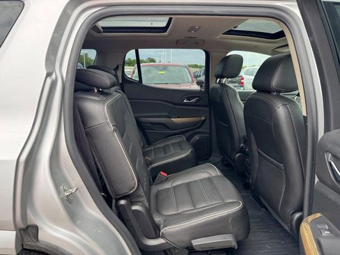 Used 2019 GMC Acadia Denali w/ Technology Package FWD image 10