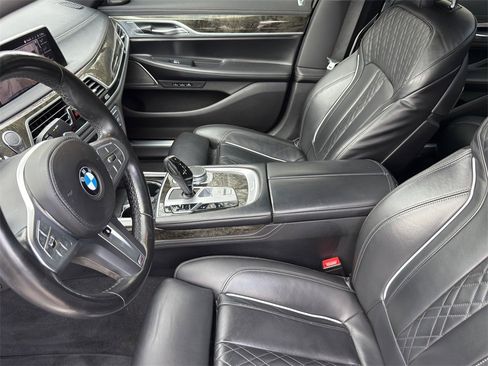 Used 2022 BMW 740i w/ M Sport Package image 10
