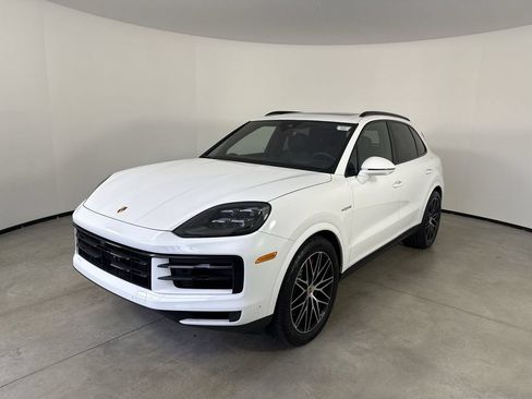 Certified 2025 Porsche Cayenne S AWD/4WD image 1
