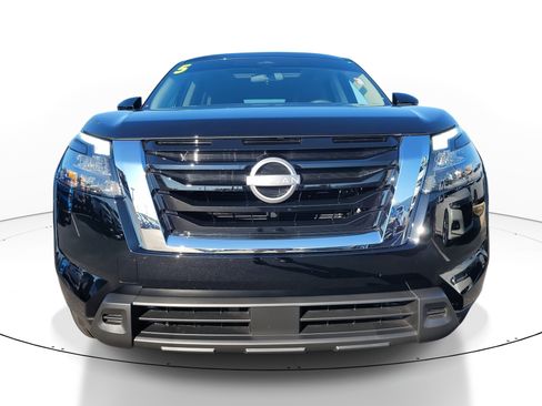 Used 2025 Nissan Pathfinder SV w/ SV Premium Package image 2