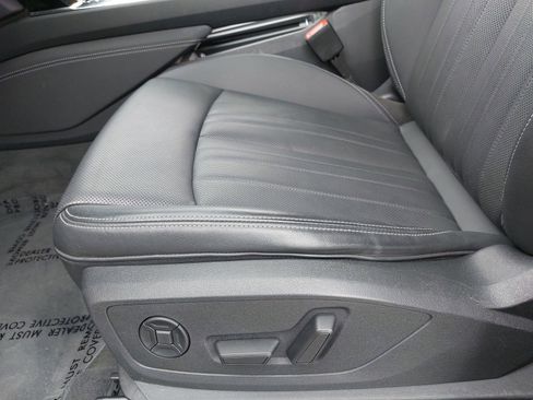 Certified 2023 Audi e-tron Premium Plus w/ Premium Plus Package AWD/4WD image 32