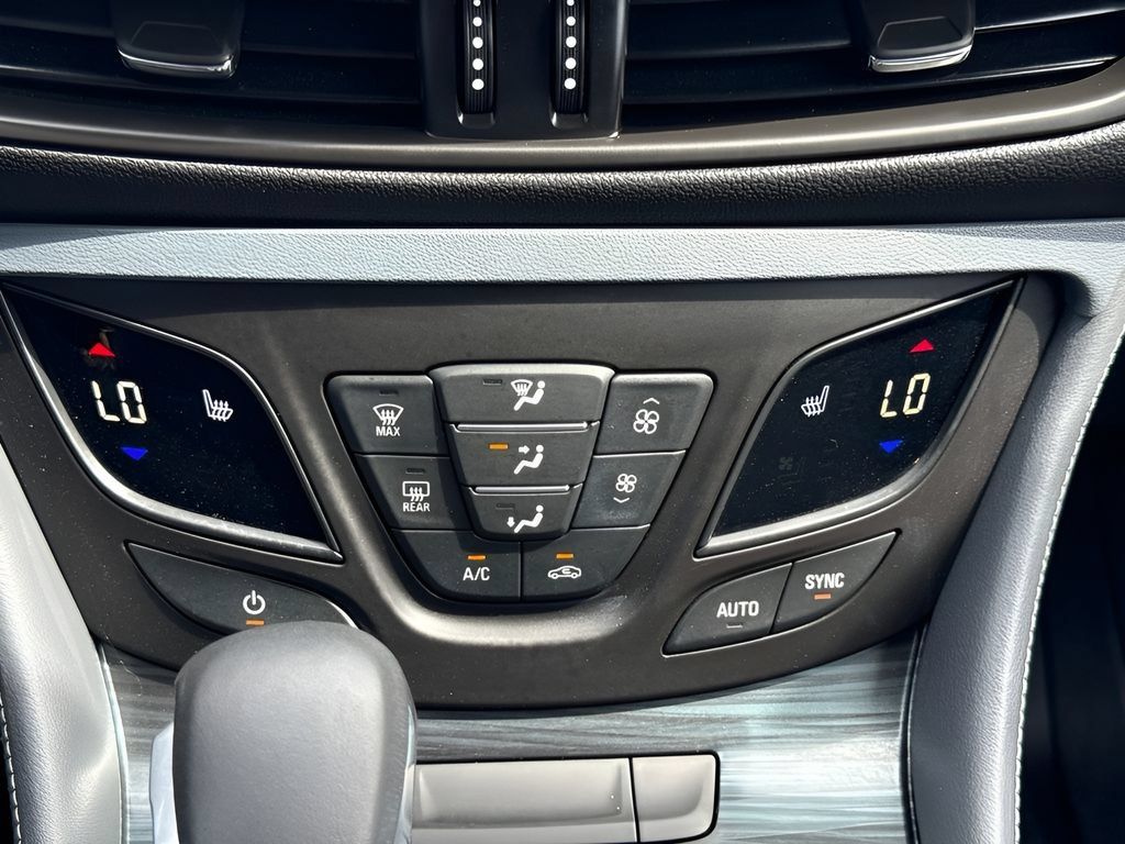 Used 2020 Buick Envision Essence FWD image 10