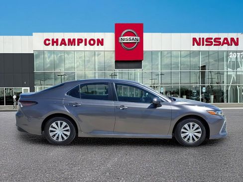 Used 2022 Toyota Camry LE image 8