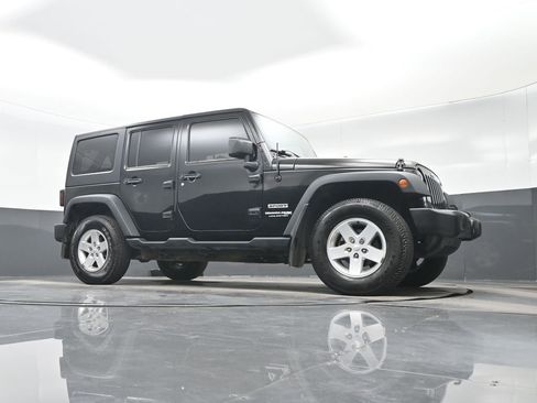 Used 2018 Jeep Wrangler Unlimited Sport S AWD/4WD image 32