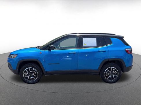 Used 2025 Jeep Compass Trailhawk AWD/4WD image 9