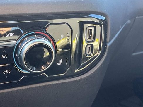 Used 2023 GMC Sierra 1500 SLE w/ Preferred Package image 23