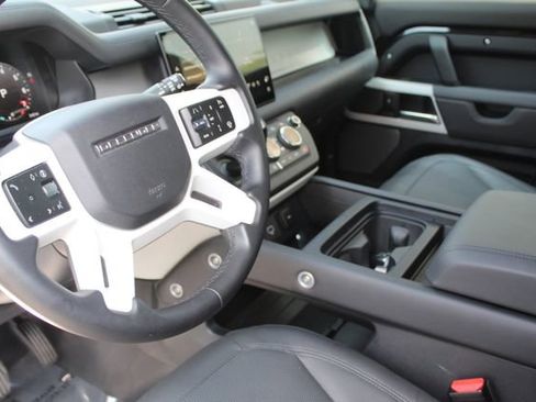 Used 2024 Land Rover Defender 110 SE image 14