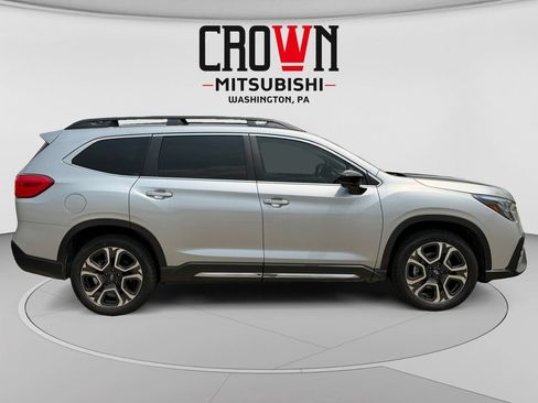 Used 2025 Subaru Ascent Limited AWD/4WD image 2