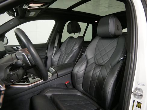 Used 2024 BMW X5 xDrive40i w/ Premium Essential Package image 12