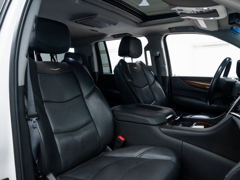 Used 2019 Cadillac Escalade ESV Premium Luxury image 26