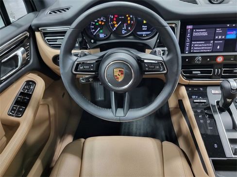 Used 2024 Porsche Macan image 25