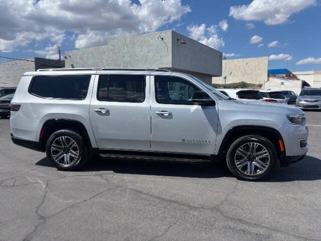 Used 2024 Jeep Wagoneer L Series II RWD image 2
