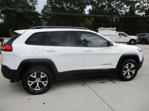Used 2014 Jeep Cherokee Trailhawk w/ Technology Group AWD/4WD image 23