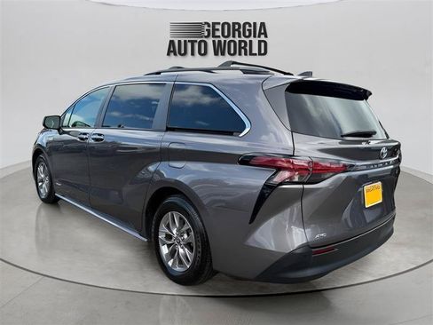 Used 2021 Toyota Sienna XLE AWD/4WD image 13